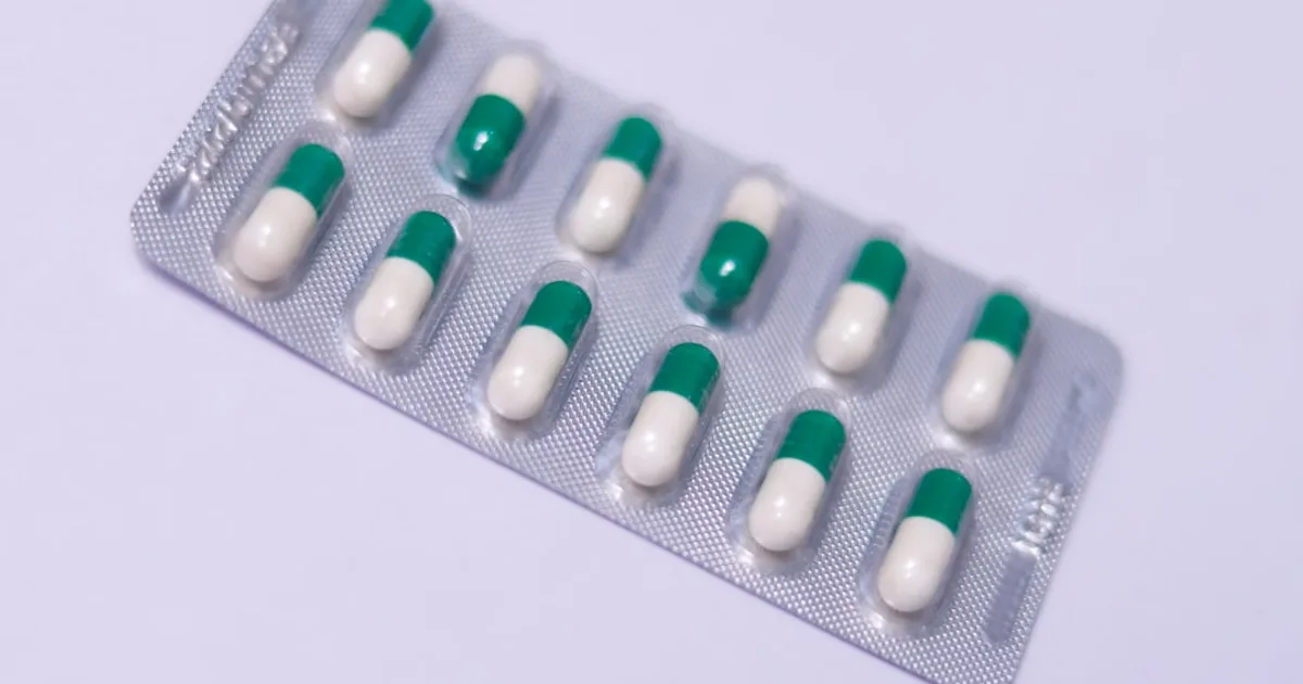 Plaquettes de médicaments illustrant les effets secondaires des statines