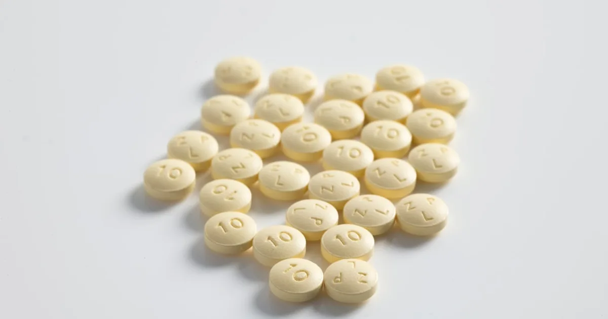 Comprimés médicamenteux illustrant le traitement par statines